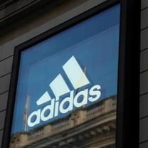 早报 | adidas大中华区去年收入大跌36%；Prada去年收入大涨近25%