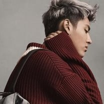 Burberry携手吴亦凡推出“THE KRIS WU EDIT 吴亦凡时尚特辑”系列