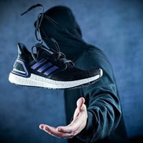 Adidas может осенью вернуться на рынок РФ после ребрендинга