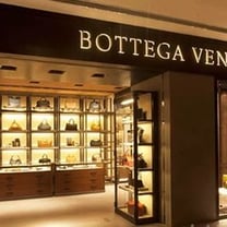 对比Gucci处于下风，急于转型的Bottega Veneta将加入纽约时装周