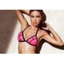 Calzedonia: la nuova testimonial beachwear è Adriana Lima