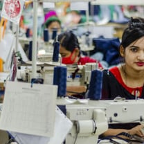 Bangladesh: un'industria tessile in trasformazione dieci anni dopo il Rana Plaza