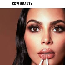 キム・カーダシアンの「KKW Beauty」がコティと戦略的パートナーシップ締結、所有権の20％を2億ドルで売却