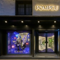 Loewe lleva su propuesta navideña a Baqueira en formato pop up