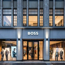 Boss eröffnet doppelt in Düsseldorf