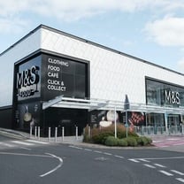 Marks & Spencer и Next несут убытки из-за теплой погоды