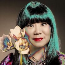 Anna Sui receives honorary degree from Parsons