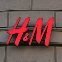 Чистые продажи H&M в третьем квартале остались «на прежнем уровне» при постоянном обменном курсе