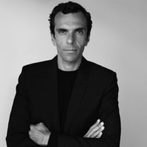 Kering : Cédric Charbit, patron de Balenciaga, va diriger Yves Saint Laurent