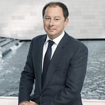 El director general de distribución selectiva de LVMH, Chris de Lapuente, deja su cargo