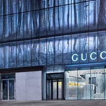 Gucci raggiunge l'obiettivo di riduzione dell'impronta ambientale con 4 anni di anticipo