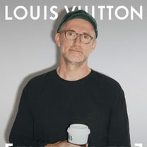 Louis Vuitton lanza su propio podcast presentado por Loïc Prigent