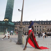 Vogue World despliega la alfombra roja en la Place Vendôme para un desfile de estrellas sin precedentes