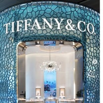 Tiffany新加坡樟宜机场精品店用3D打印立面，以海洋塑料废品和渔网为原材料