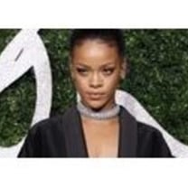 Rihanna e outras celebridades criam bolsas Fendi