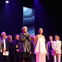 Festival international des créateurs de mode de Dinan: la jeune styliste Anne Baratte remporte le prix du public et le grand prix