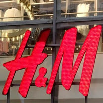 H&M to offer more discounts as it battles to revive sales