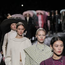 La Fashion Week di Parigi debutta lunedì tra partenze, grandi show e nomi nuovi