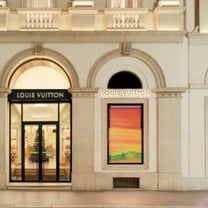 Louis Vuitton verhüllt Schaufenster zu Ehren von Virgil Abloh