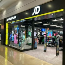 JD Sports emite alerta relativo aos lucros e culpa o clima pelas vendas fracas