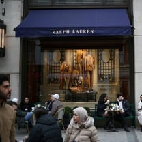 Las ventas trimestrales de Ralph Lauren aumentan gracias a la fuerte demanda