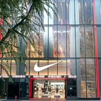 午报 | LVMH业绩超预期刺激多个奢侈品股价上涨；Nike推出举措打击球鞋炒卖行为