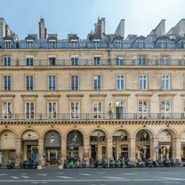 According to François-Henri Pinault, "Kering does not aspire to become a real estate developer"