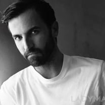 Louis Vuitton renova Nicolas Ghesquière como diretor artístico das coleções femininas