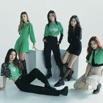 H＆Mが新作コレクションのキャンペーンヴィジュアルに「ITZY」を起用、ヴィヴィッドなグリーンアイテムを着用