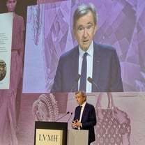 LVMH sottolinea il suo impatto socioeconomico, la famiglia Arnault quasi al completo in CdA