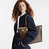 Le tote bag di Louis Vuitton e le micro bag di Dior possono salvare il lusso