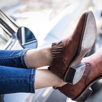 美国品牌管理公司 Authentic Brands 收购香港利标旗下鞋履品牌 Frye 51%的股权