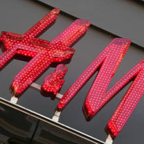 H&M to shut Edinburgh call centre, aims to redeploy some staff