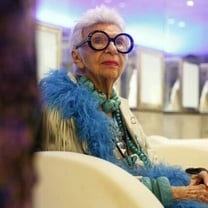 Addio a Iris Apfel, l'icona della moda di New York