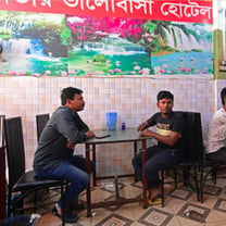 Trabalhadores têxteis de Bangladesh lutam por salário digno