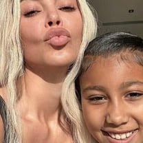 Kim Kardashian registra el nombre de su hija mayor North West en la industria de la belleza