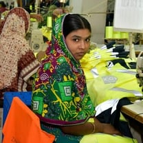 Zara y otras grandes marcas de moda acusadas de usar prácticas abusivas de abastecimiento en Bangladesh