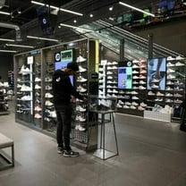 JD Sports plus prudent sur sa prévision de bénéfice annuel avec la faible demande