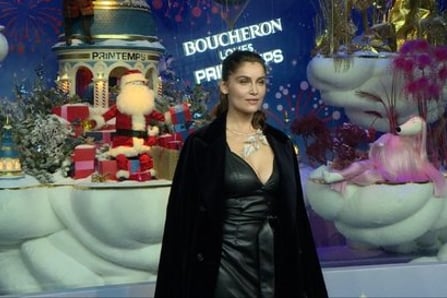 Laetitia Casta, ambassador for Boucheron, unveils Le Printemps’ Christmas shop windows in Paris, next to its President Paolo de Cesare.