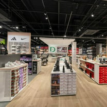 Deichmann continúa su expansión en el mercado español y estrena establecimiento en Irún