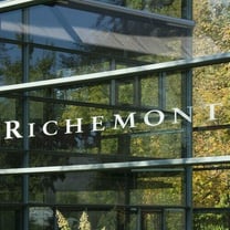 El presidente del grupo Richemont apuesta por reducir la producción de relojes de lujo