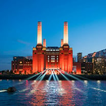 Battersea Power Station: riaperta a Londra l’ex centrale elettrica convertita in centro commerciale