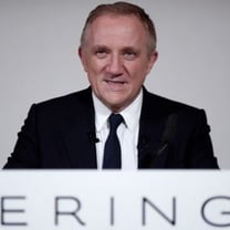 Presidente do grupo Kering reduz seu salário fixo em 25%