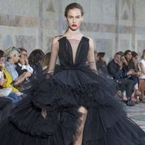 Haute Couture Paris: Stürmischer Beifall für Giambattista Valli im Petit Palais