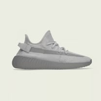 アディダス、YEEZYの余剰在庫再販をスタート　人気の「350 V2」など抽選販売