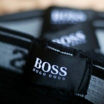 Hugo Boss rivede le stime al rialzo dopo il rilancio del marchio