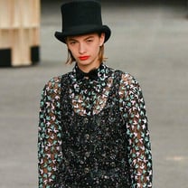 Haute Couture: Chanel-Majoretten im Bestiarium