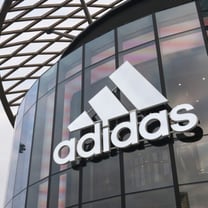 Zoll durchsucht Adidas-Zentrale: Es geht um Einfuhrabgaben