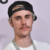 Justin Bieber critica H&M por lançar roupas com a sua imagem sem a sua aprovação