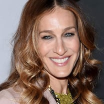 Sarah Jessica Parker lança uma coleção de vestidos